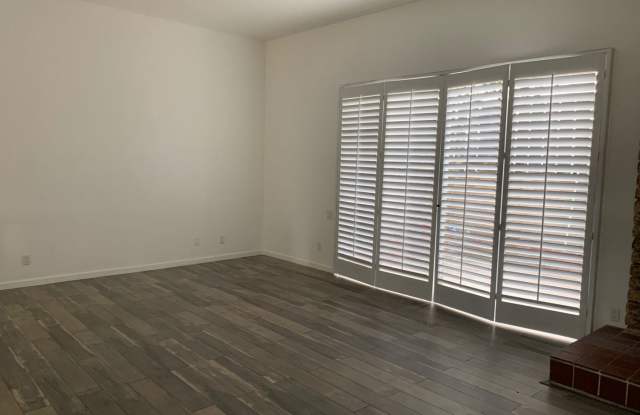 5275 Newcastle Avenue Unit 1 Gallery 4
