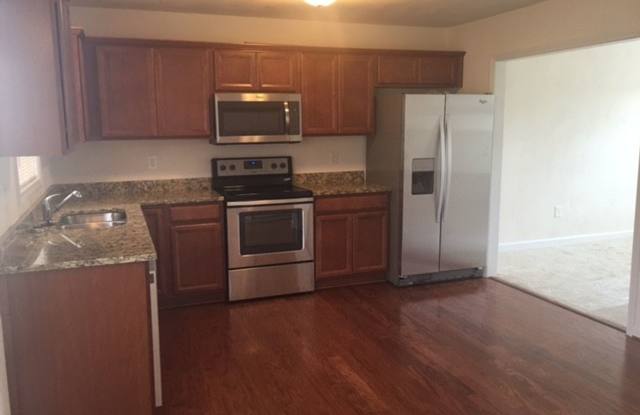 3 Bedroom 2.5 Half Bath House with 1 car garage Gallery 1
