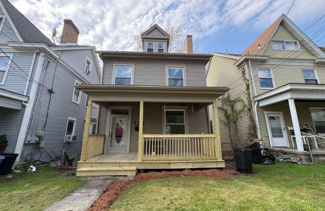 Huge Newly Renovated 4 Bedroom/2 Bath House in Bellevue! photos photos