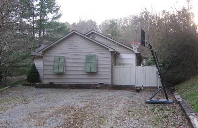 $1,800 - Spacious 3-Bedroom 2 Bathroom Unfurnished Home Near WCU—Fresh Updates Underway! Gallery 1