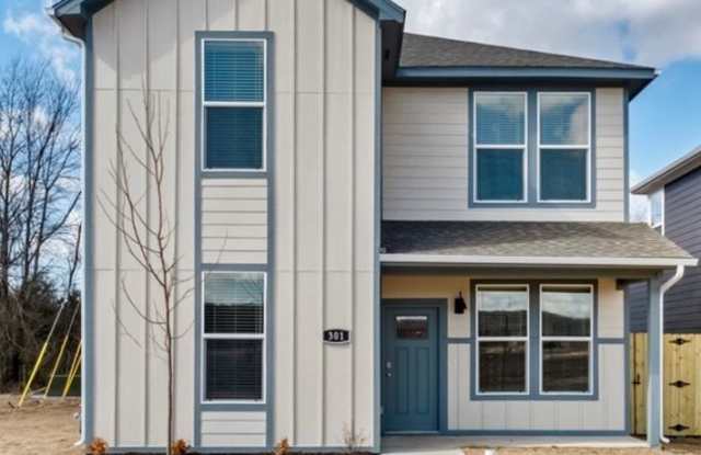 3 Bedroom, 3.5 Bathroom House for rent located in Fayetteville! photos photos