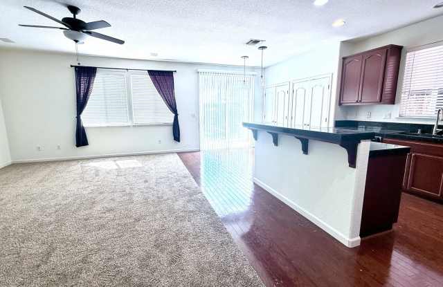 The Lakes!! 4BR 3B with loft. Granite Counters Gallery 4