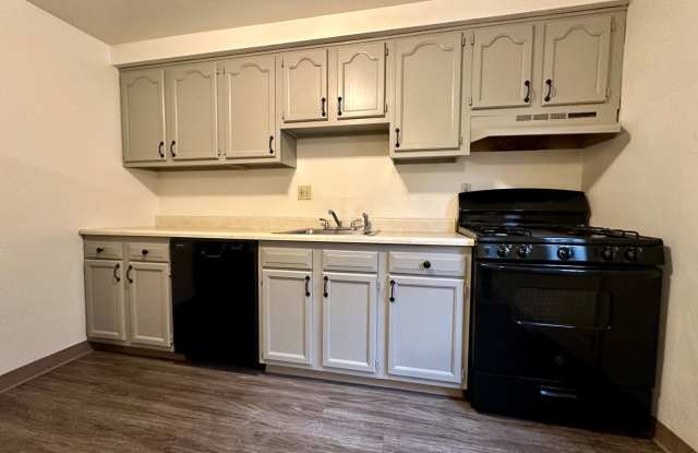 Fantastic Two Bedroom Townhouse in Penn Hills with Garage, Central A/C & Patio! Call Today! Gallery 1