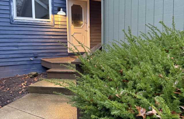 1947 Tennyson Ave Ne - 1947 Tennyson Avenue Northeast, Massillon, OH 44646