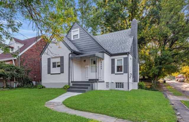 *MOVE IN SPECIAL* Golf Manor- Updated 4 bedroom 2.5 bath Home Gallery 1