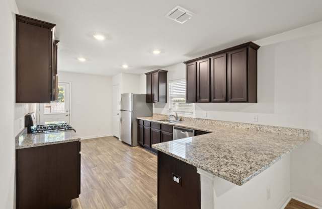 15214 HARBOR LNDG Gallery 4