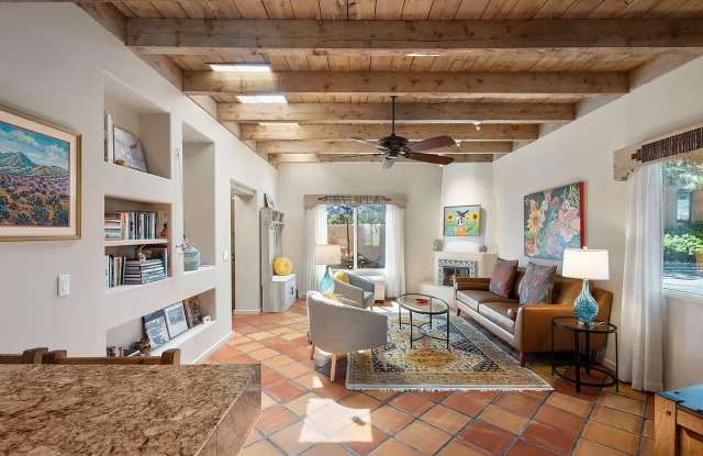 350 1/2 Calle Loma Norte Gallery 4