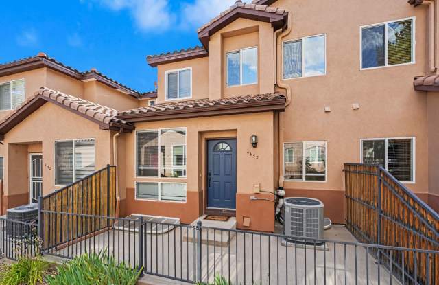 Spacious 3 Bed 2.5 Bath in the heart of Aurora! Gallery 3