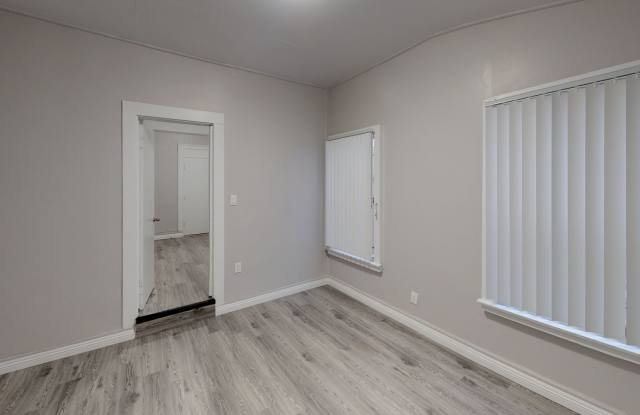 1422 Apartments....Recently renovated...2 Bedroom Available...$500 LOOK & LEASE! CALL NOW! Gallery 2