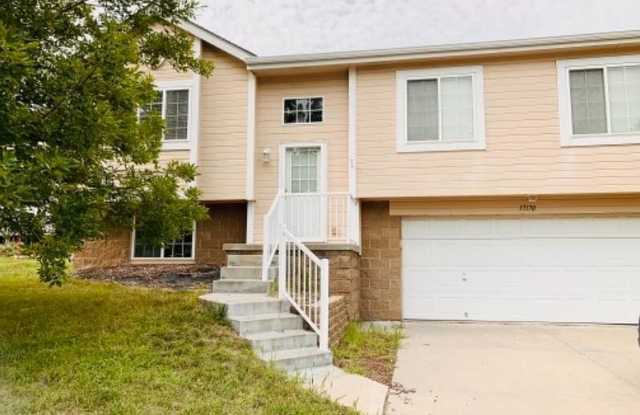 Wonderful Elkhorn Property in Quail Run Gallery 1