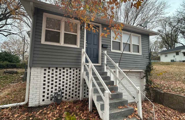 Available Now! RENT SPECIAL!! 3 Bed 1 Bath Home! $1195.00 - 140 North Brookside Avenue, Independence, MO 64053