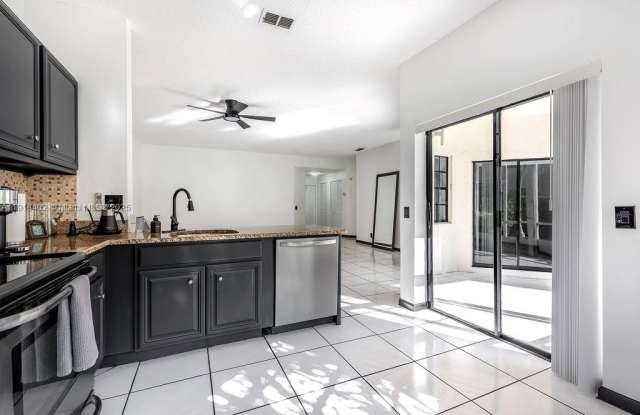 6641 Via Regina - 6641 Via Regina, Palm Beach County, FL 33433