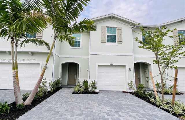 6923 Harbours Edge Ave photos photos