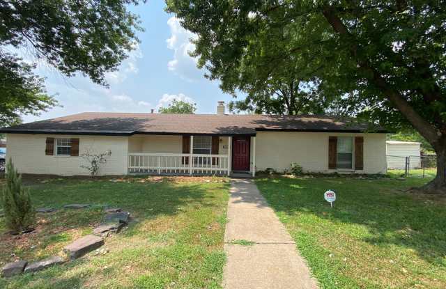 4 bedroom, 2 bath house!! Gallery 1
