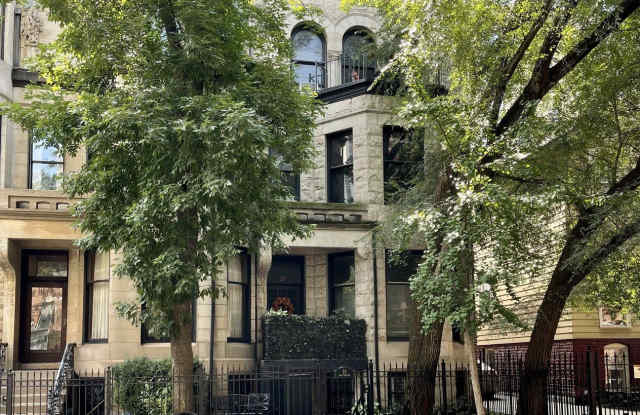 21 E DIVISION Street photos photos