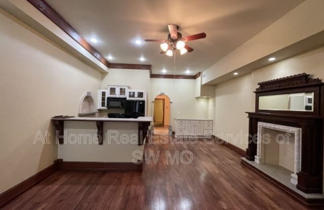 109 Park Central Square - 109 Park Central Square, Springfield, MO 65806