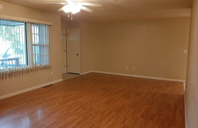4 Bedroom home with a 2 car garage on the East Side for $1595! Gallery 3