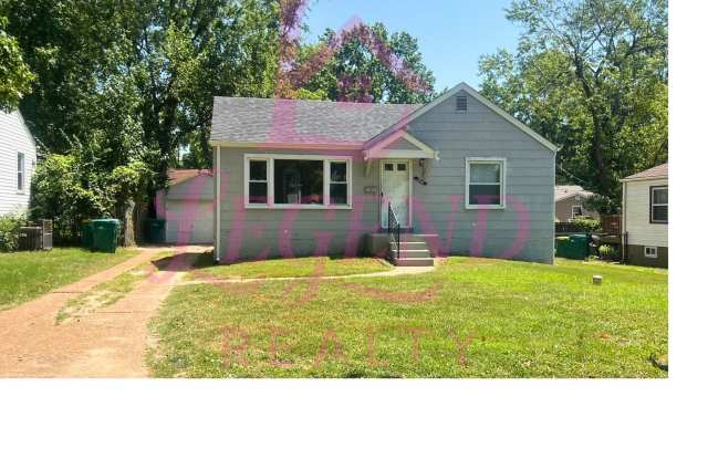 Charming 2-Bedroom Home with Bonus Room! photos photos
