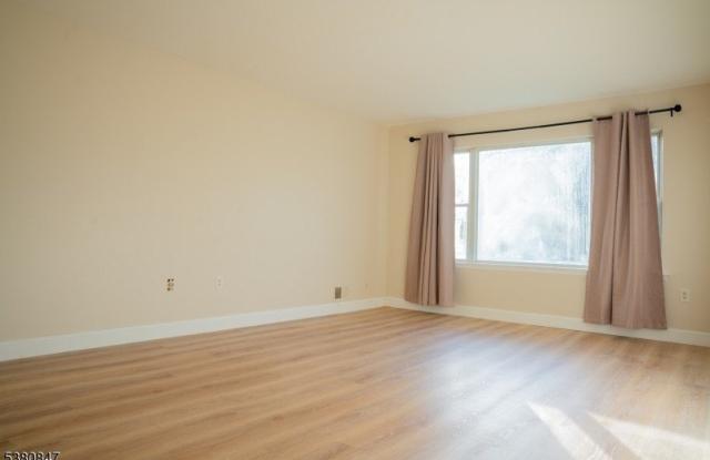 816 E Henry St photos photos