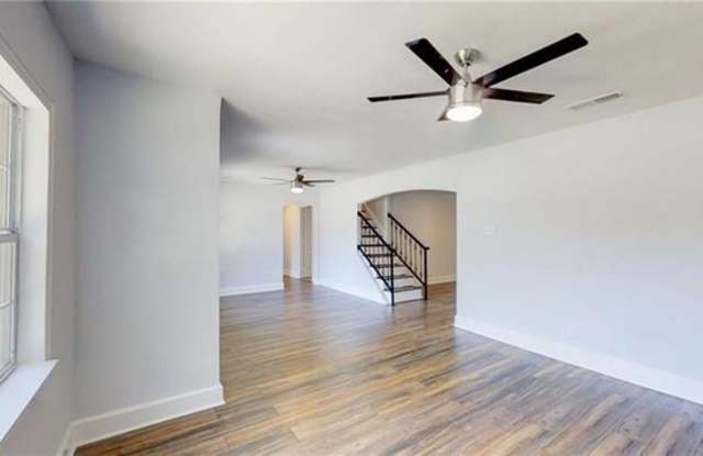 2801 W Biddison Street Gallery 4