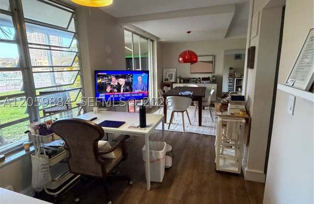 2980 Point East Dr Gallery 2