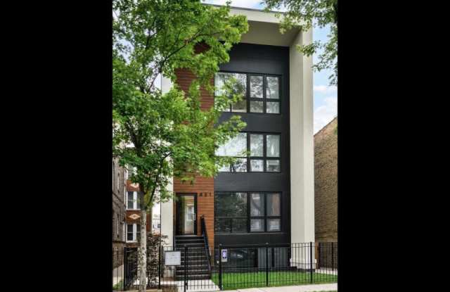 831 North Maplewood Ave. Gallery 1