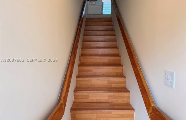 8019 Lake Dr Gallery 2