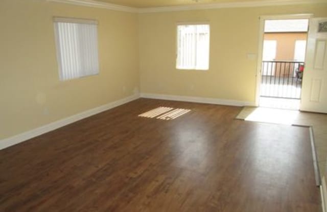 526 W 85th St - 526 West 85th Street, Los Angeles, CA 90044