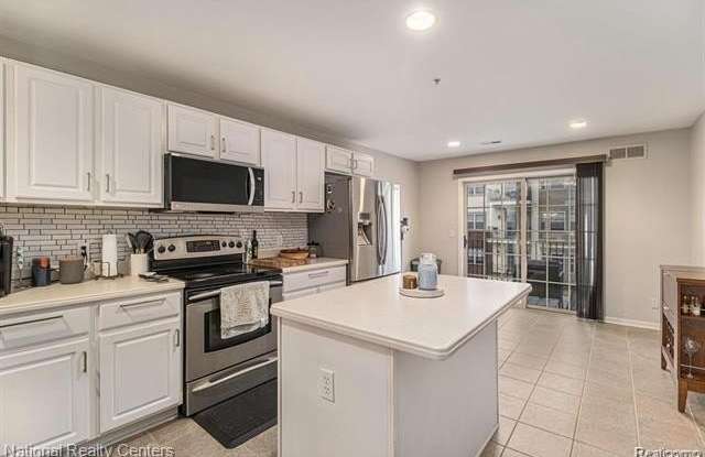 3082 CAMDEN Drive Gallery 3
