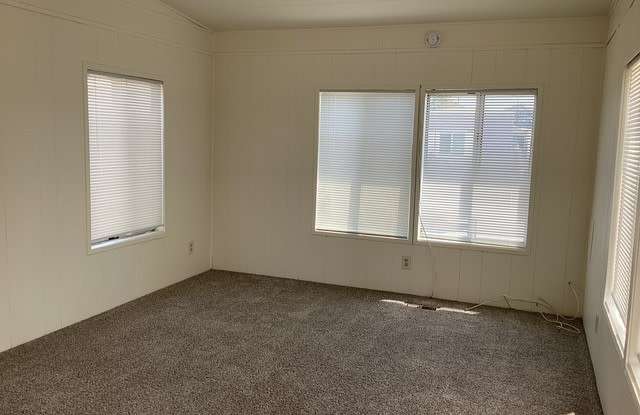 701 E Pine Ave photos photos