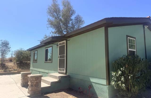 Charming 3 Bedroom Mobile Home in a Peaceful rural setting. Gallery 4