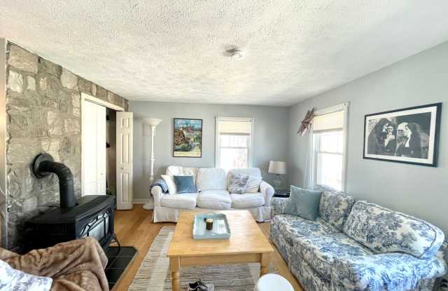 Large, updated 2 bed in a prime location in South Boston photos photos