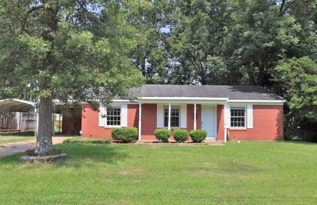 Charming 3-Bedroom + BONUS SUNROOM - 919 Green Ridge Road, Montgomery, AL 36109