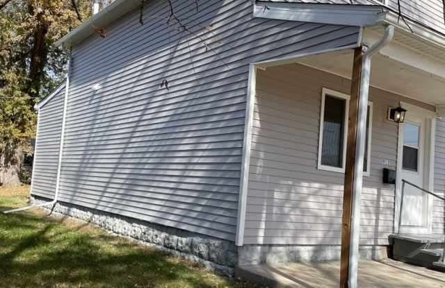 Updated 2 bedroom 1 bathroom home-located in Perry, IA Gallery 3