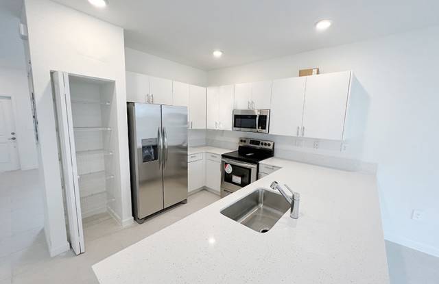 13302 Southwest 286th Street - 13302clientes@realtymiamigroup.comHOA PINE VISTA photos photos