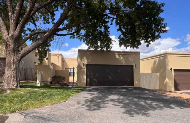 Spacious 2 Bedroom, 2 Bathroom, 2 Car Garage photos photos