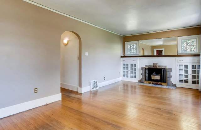 Cute Bungalow - Close to Downtown + Finished Basement!! - 2801 Front Street Northeast, Salem, OR 97303