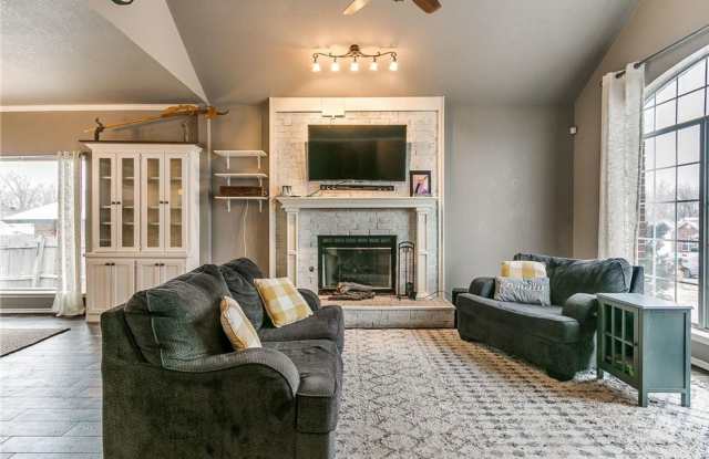 Gorgeous Home Located In Choctaw!!! Gallery 4
