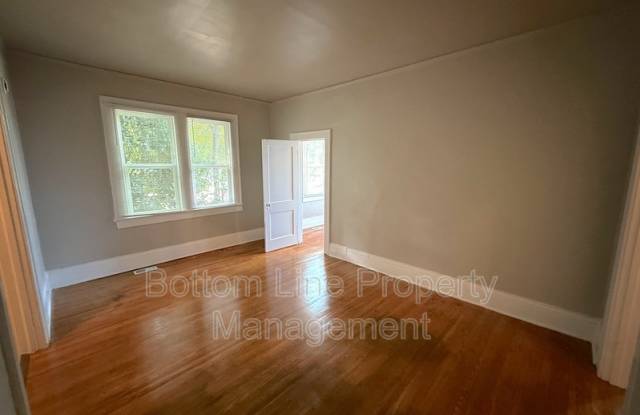 2108 E 7th St #3 Gallery 4