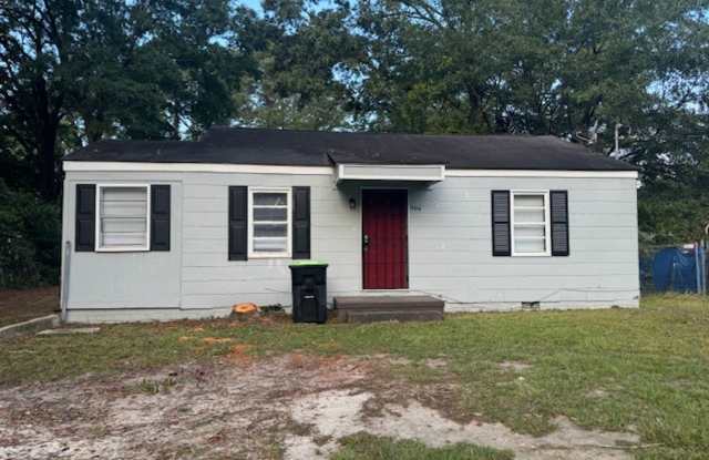 304 CAMELLIA CIRCLE - 304 Camellia Circle, Warner Robins, GA 31093