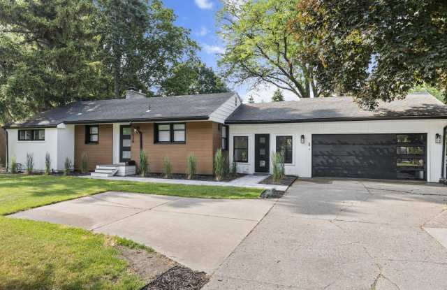 1528 E Maple Road photos photos