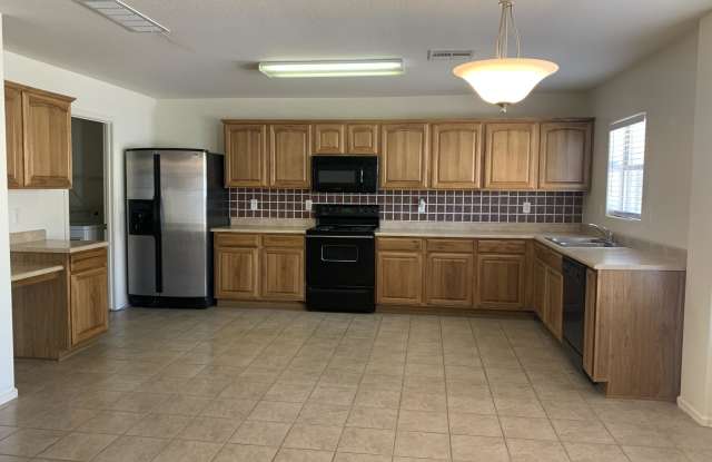 45718 W GUILDER Avenue Gallery 2