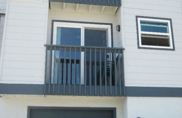 386 Hemlock Ave - 386 Hemlock Avenue, Carlsbad, CA 92008