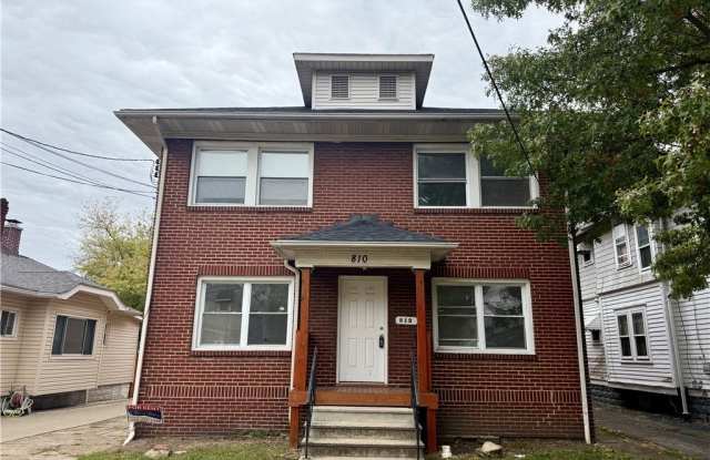 810 Thayer Street unit: 4 photos photos