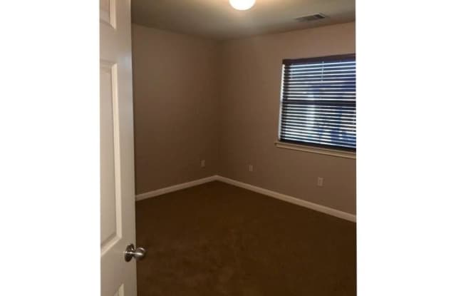 104 Grant Court Gallery 3