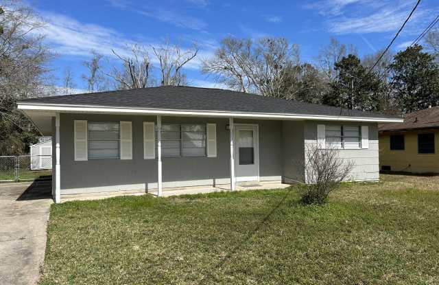 211 Woodland Circle - 211 Woodland Circle, Ocean Springs, MS 39564