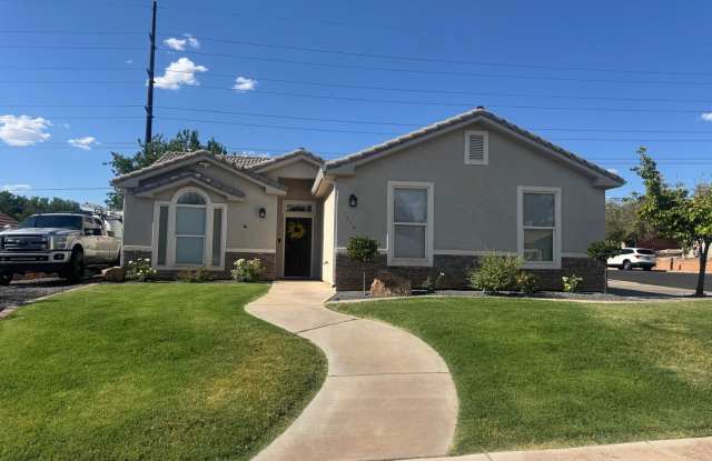 PET FRIENDLY!! $1000 incentive if lease is signed by 7/28/25!!! photos photos