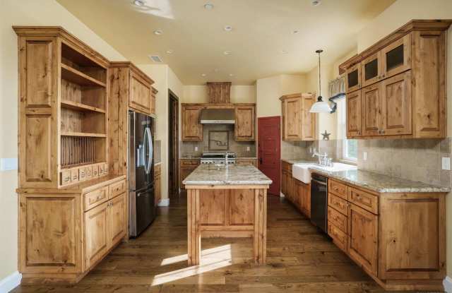 15710 Blue Crystal Trails Gallery 4