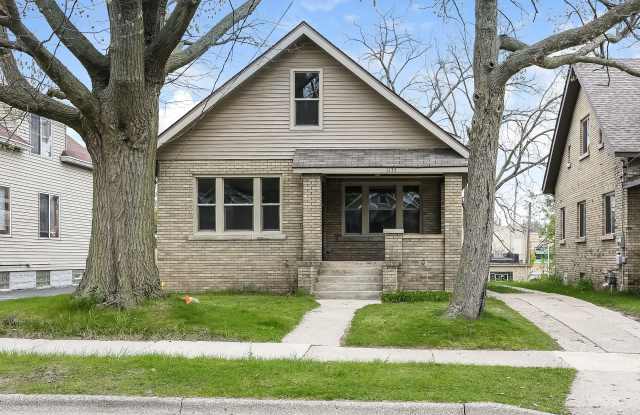 1135 Crescent Street Northeast - 1135 Crescent Street Northeast, Grand Rapids, MI 49503