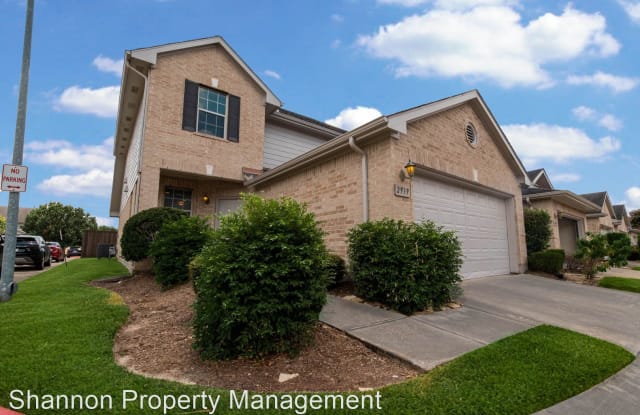 2939 Meadowglen Crest - 2939 Meadowglen Crest, Houston, TX 77082